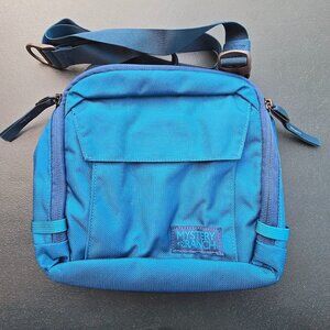Mystery Ranch District 4 crossbody bag - New, no tags